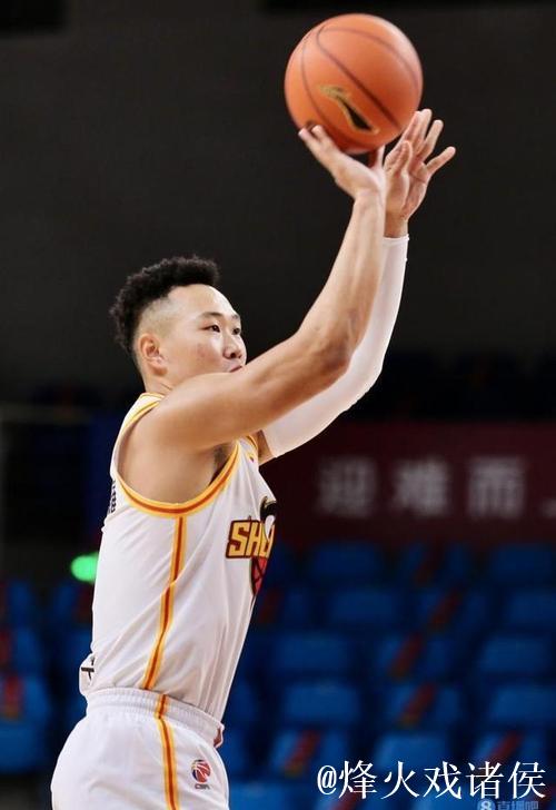 贺希宁:主场首战准备好了,有主场球迷的支持我们在心理上更有优势 贺希宁:主场首战准备好了,有主场球迷的支持我们在心理上更有优势