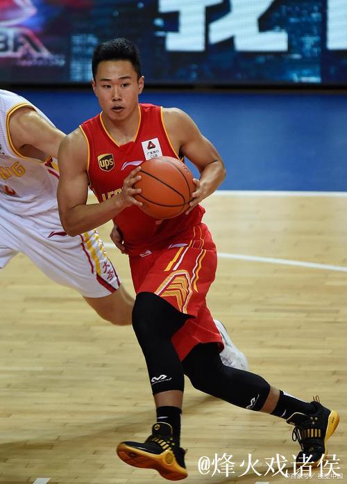 贺希宁:主场首战准备好了,有主场球迷的支持我们在心理上更有优势 贺希宁:主场首战准备好了,有主场球迷的支持我们在心理上更有优势